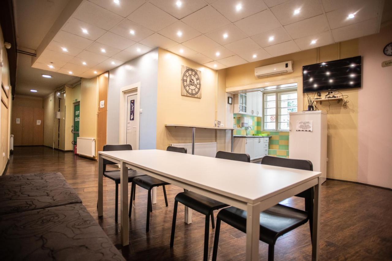 All In Hostel بلغراد المظهر الخارجي الصورة