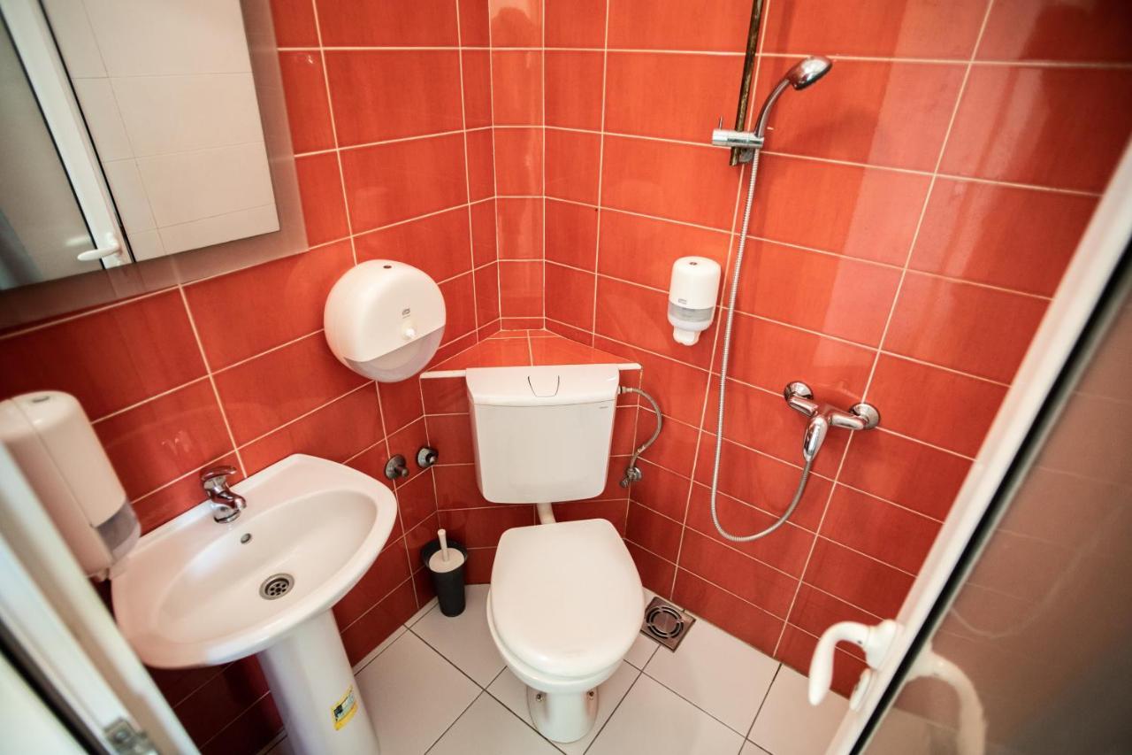 All In Hostel بلغراد المظهر الخارجي الصورة